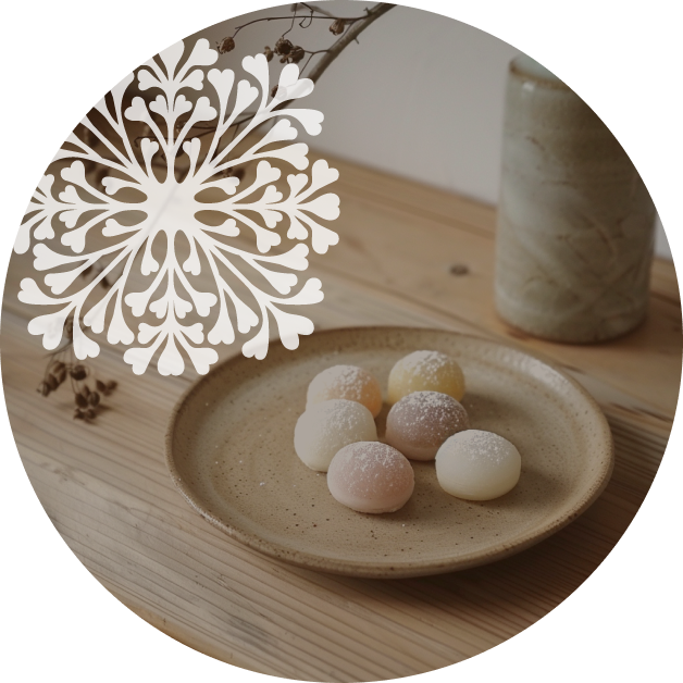 Image de mochis de différentes couleurs disposés harmonieusement sur une assiette en céramique rustique, avec une branche sèche en arrière-plan. Cette présentation élégante souligne l'esthétique et la simplicité des mochis, en lien avec l'explication de leur signification et de leur place dans la culture japonaise dans la section Qu'est-ce que c'est le mochi.